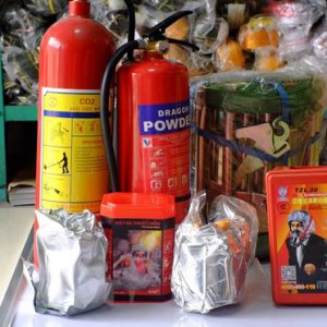 Người dân đổ xô đi mua thiết bị phòng cháy chữa cháy